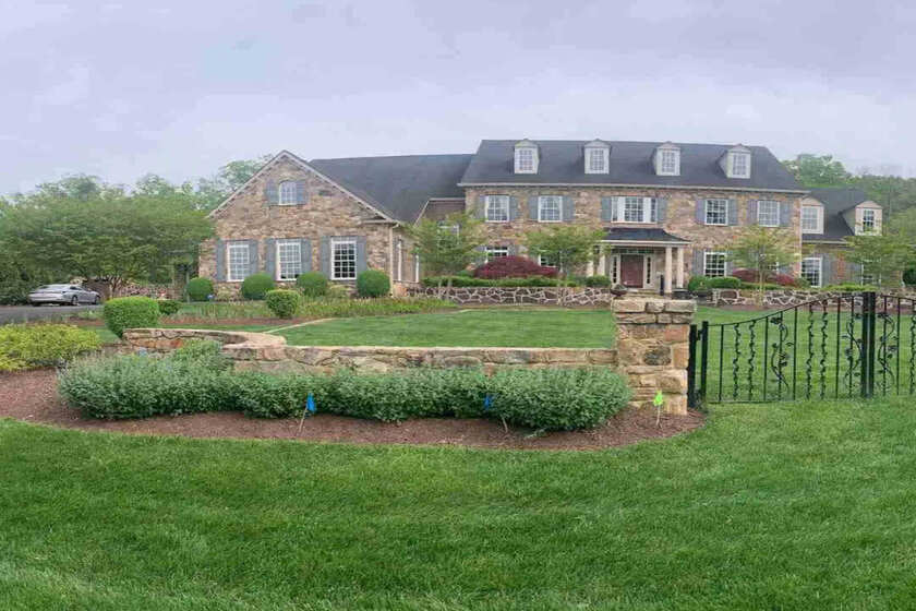 residential front yard landscaping services